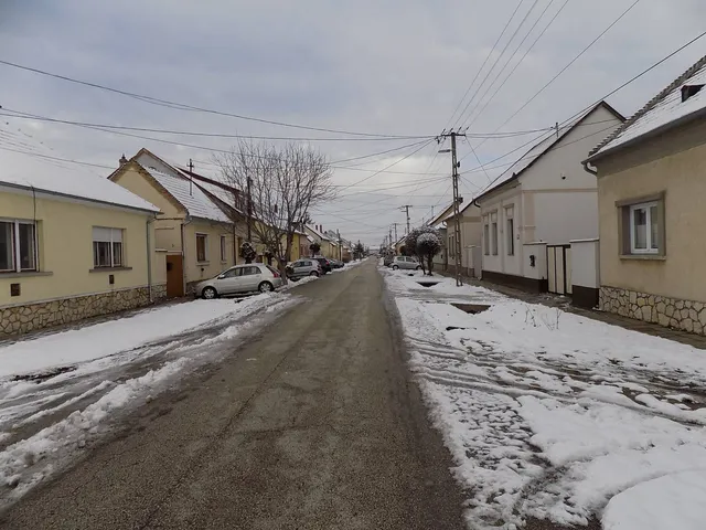 Eladó ház Pápa, Tókert 118 nm