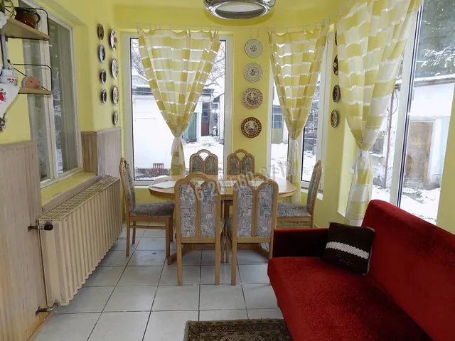 Eladó ház Pápa, Tókert, Negyedik utca 118 nm
