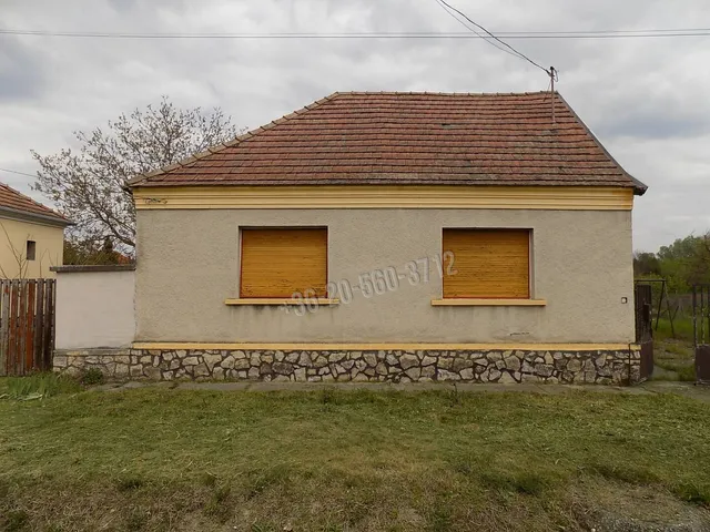 Eladó ház Pápa, Kéttornyúlak 70 nm