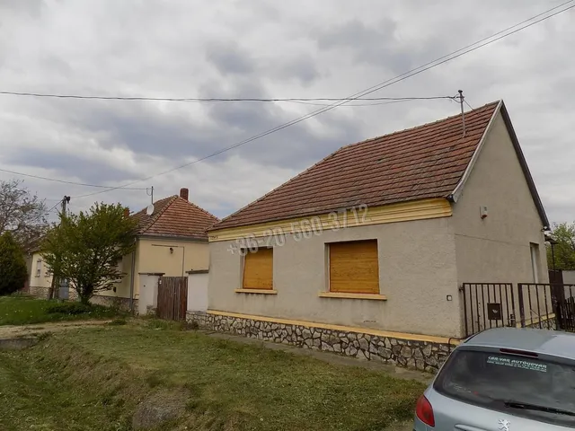 Eladó ház Pápa, Kéttornyúlak, Akácfa  70 nm