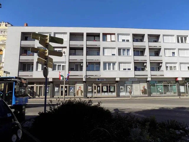 Eladó lakás Pápa, Belváros 69 nm