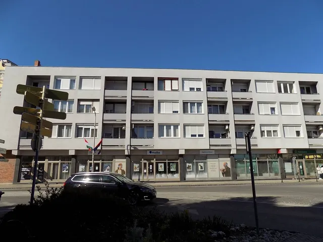 Eladó lakás Pápa, Belváros 69 nm