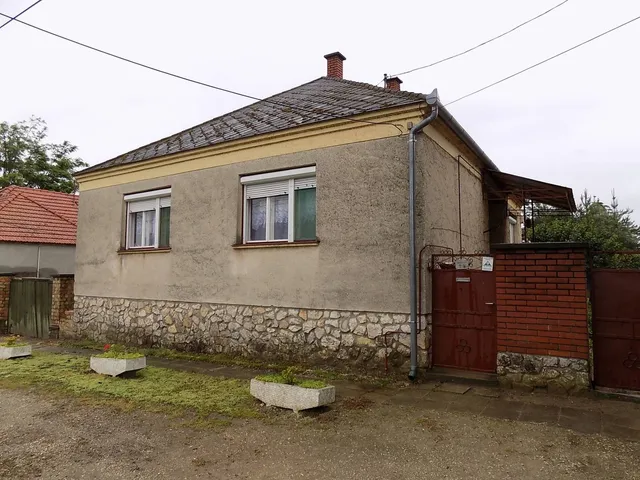 Eladó ház Pápateszér 82 nm