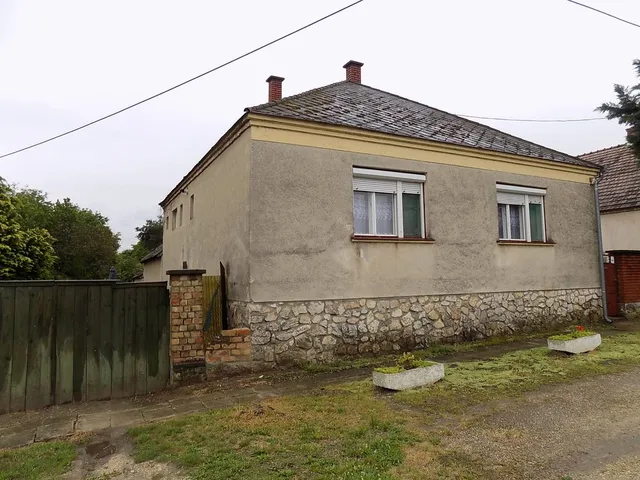 Eladó ház Pápateszér 82 nm