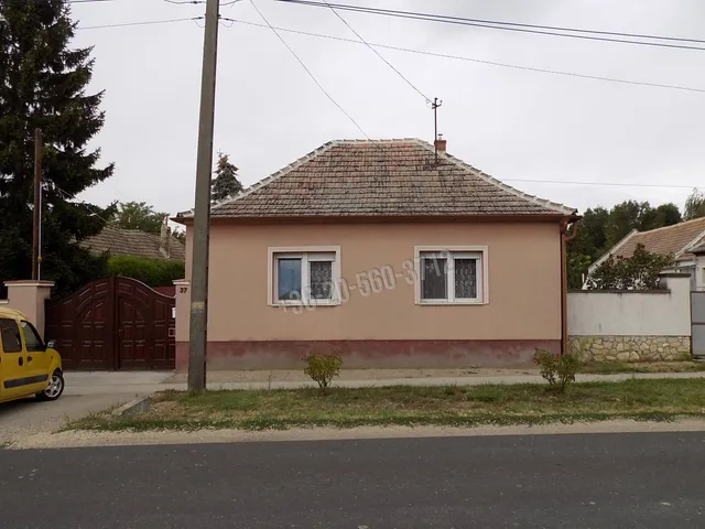 Eladó ház Dáka 70 nm