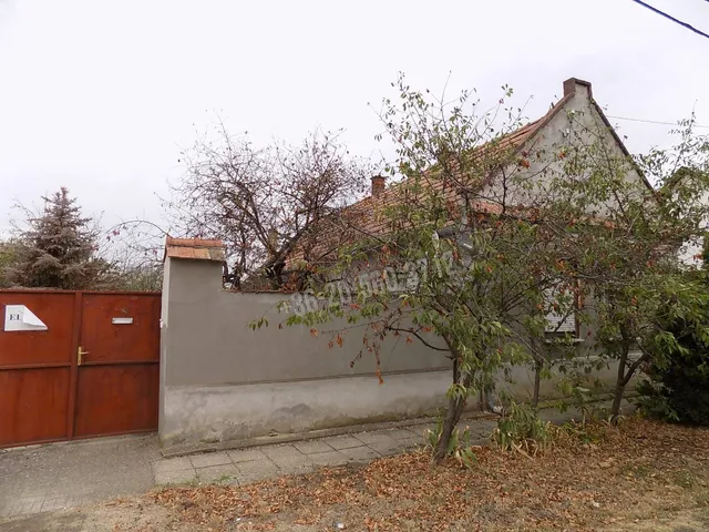 Eladó ház Egyházaskesző, Vasút utca 71 nm