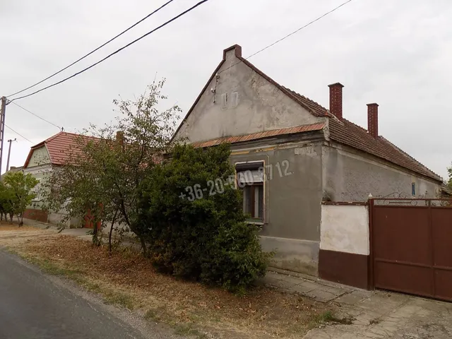 Eladó ház Egyházaskesző, Vasút utca 71 nm