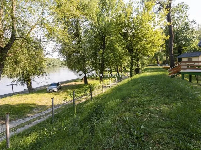 Eladó kereskedelmi és ipari ingatlan Szentendre, Névtelen utca 35865 nm