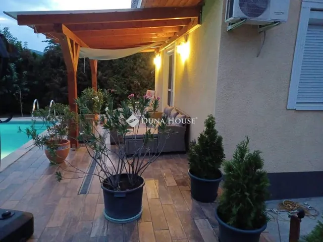 Eladó ház Pócsmegyer, Mély út 130 nm