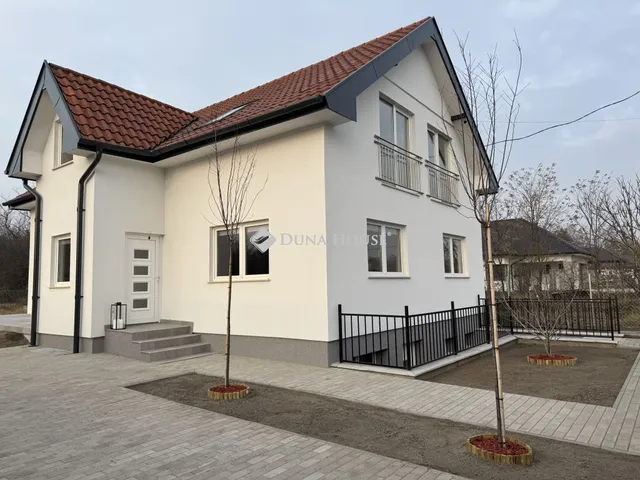 Eladó ház Szigetmonostor 235 nm