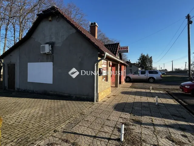 Eladó kereskedelmi és ipari ingatlan Nagyoroszi, Lehel tér 46 nm
