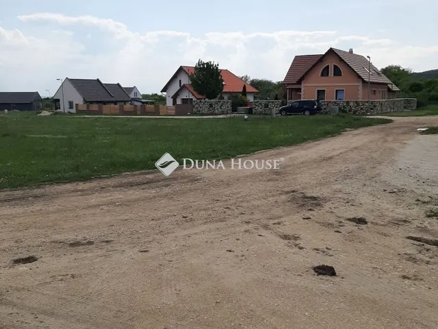 Eladó telek Dörgicse 1751 nm