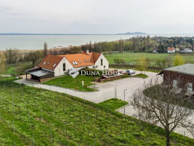 Eladó kereskedelmi és ipari ingatlan Balatonrendes 400 nm
