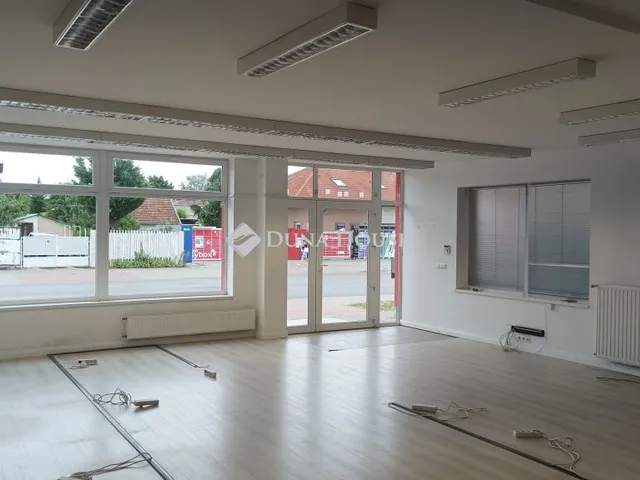Kiadó kereskedelmi és ipari ingatlan Budapest XVI. kerület, Csömöri út 119 nm