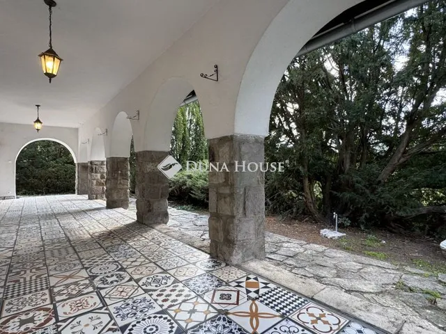 Eladó ház Szentendre, Barackvirág utca 240 nm