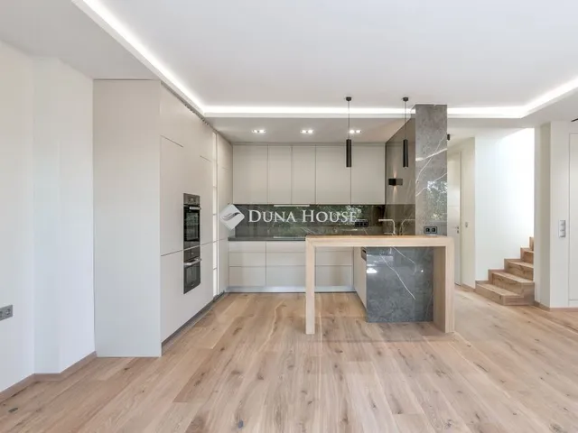Eladó lakás Budapest II. kerület, Ötvös János utca 295 nm