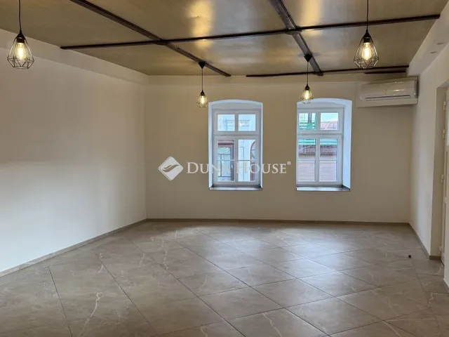 Kiadó kereskedelmi és ipari ingatlan Budakalász 52 nm