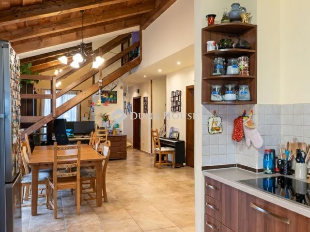 Eladó ház Pomáz, Liliom utca 180 nm