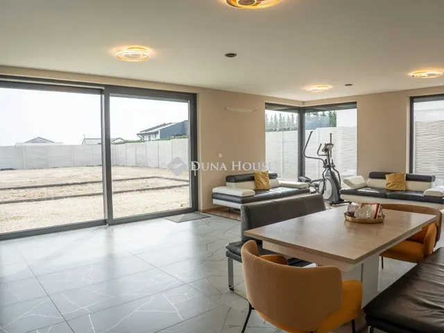 Eladó ház Diósd 220 nm