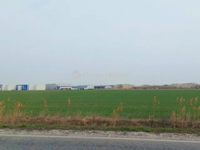 Eladó kereskedelmi és ipari ingatlan Szigetszentmiklós, Leshegy utca 98554 nm