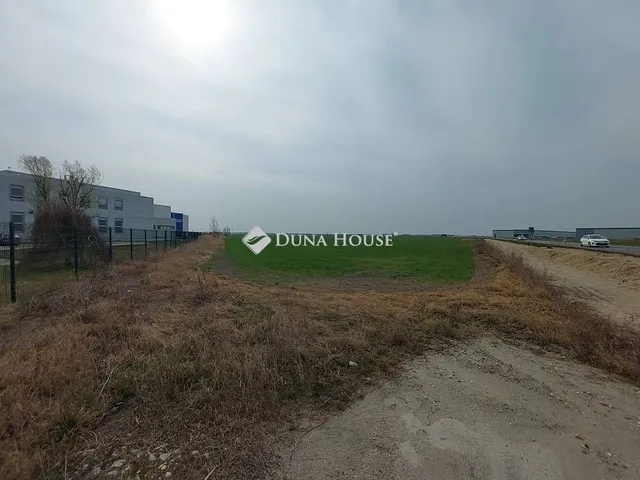 Eladó kereskedelmi és ipari ingatlan Szigetszentmiklós 45626 nm