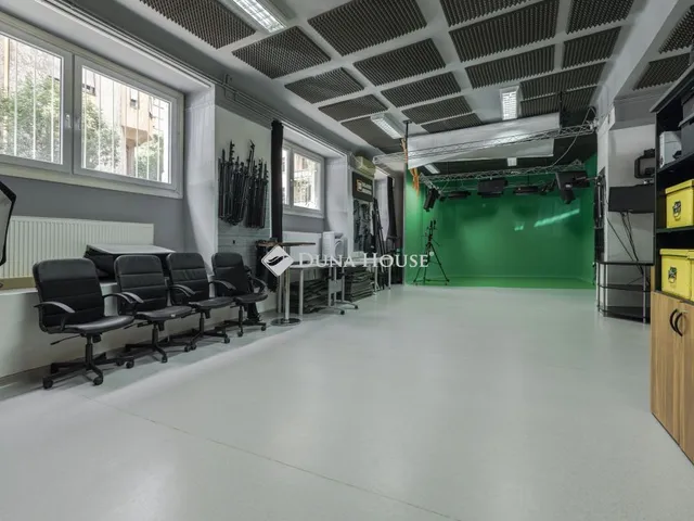 Eladó kereskedelmi és ipari ingatlan Budapest XI. kerület 220 nm