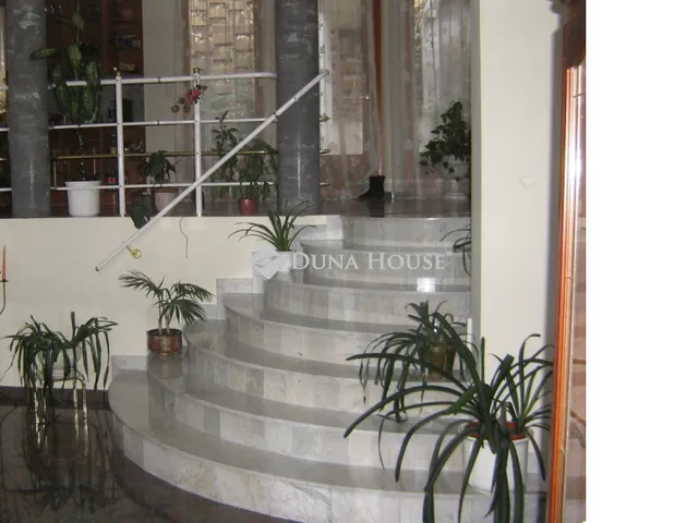 Eladó ház Budapest II. kerület, Csongor utca 300 nm