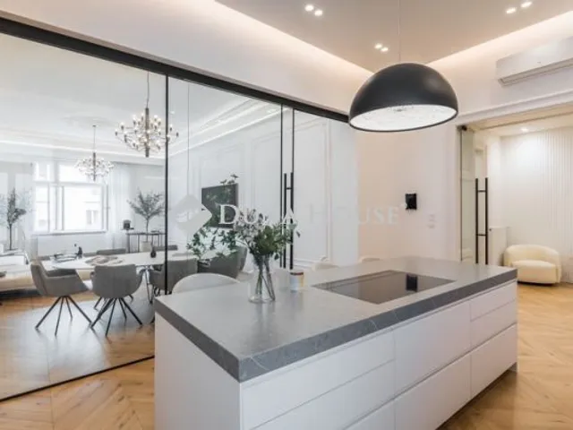 Eladó lakás Budapest V. kerület, Hold utca 196 nm