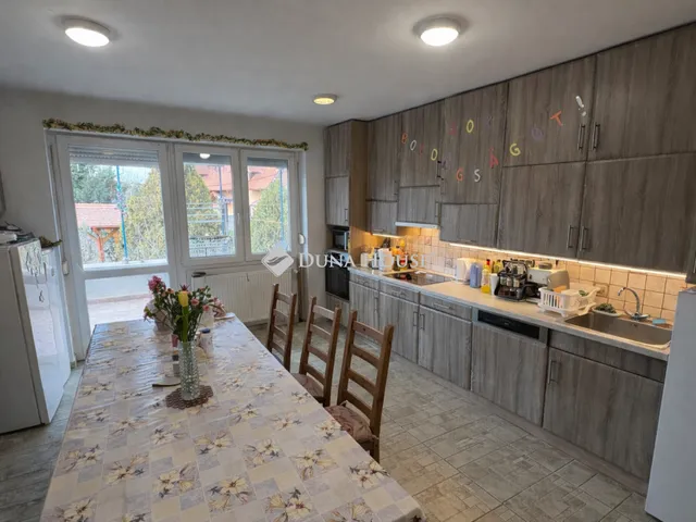Eladó ház Dunakeszi 280 nm