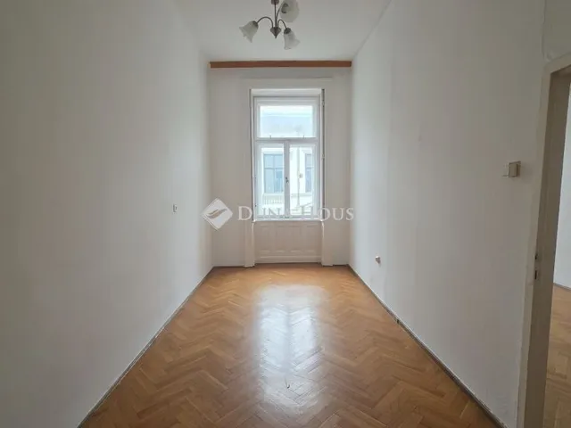 Eladó lakás Budapest VIII. kerület, Bródy Sándor utca 115 nm