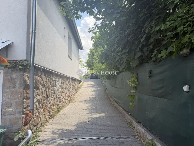 Kiadó ház Szentendre, Paprikabíró utca 210 nm