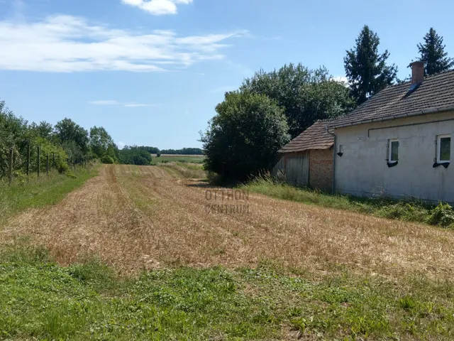 Eladó telek Szentkozmadombja 2443 nm
