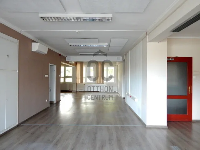 Eladó kereskedelmi és ipari ingatlan Zalaegerszeg, Belváros 145 nm