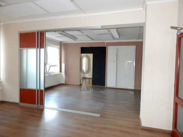 Eladó kereskedelmi és ipari ingatlan Zalaegerszeg, Belváros 145 nm