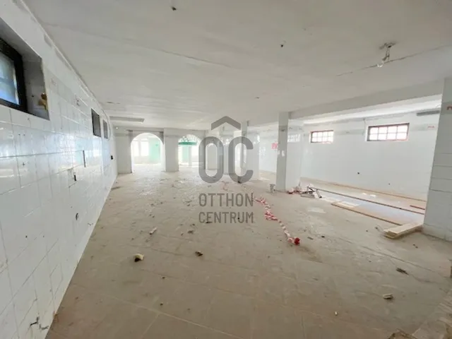 Eladó kereskedelmi és ipari ingatlan Révfülöp 400 nm