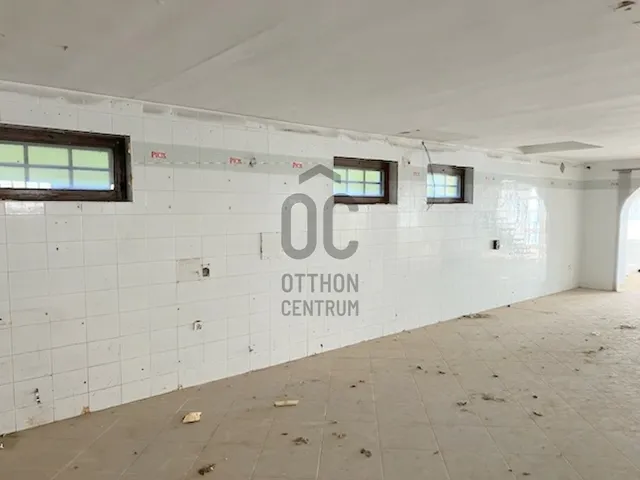 Eladó kereskedelmi és ipari ingatlan Révfülöp 400 nm