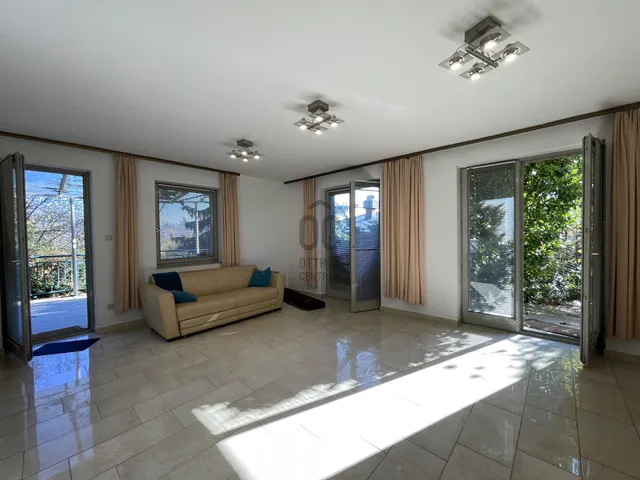 Eladó ház Budapest II. kerület, Máriaremete 265 nm