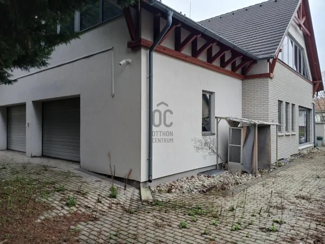 Eladó kereskedelmi és ipari ingatlan Gödöllő, Kertváros 900 nm
