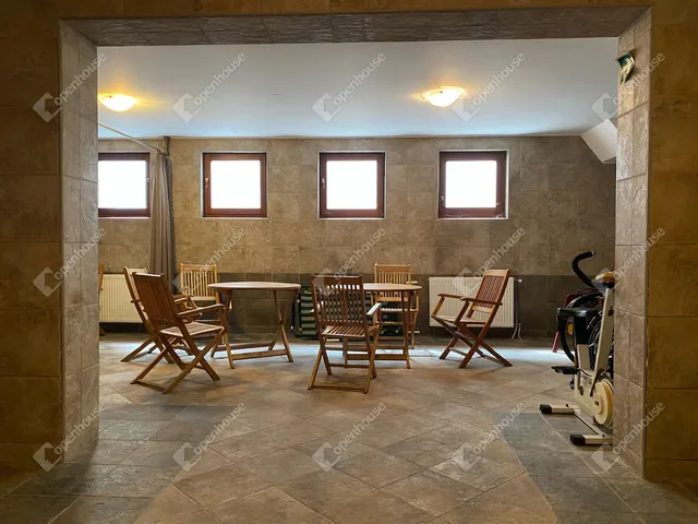 Eladó kereskedelmi és ipari ingatlan Miskolc, Berekalja 900 nm