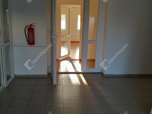 Kiadó kereskedelmi és ipari ingatlan Miskolc, Belváros 70 nm