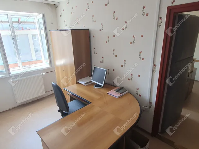 Kiadó kereskedelmi és ipari ingatlan Miskolc, Belváros 32 nm