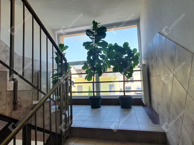 Kiadó kereskedelmi és ipari ingatlan Miskolc, Belváros 32 nm