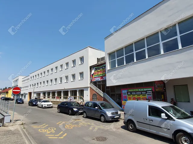 Kiadó kereskedelmi és ipari ingatlan Miskolc, Belváros 32 nm