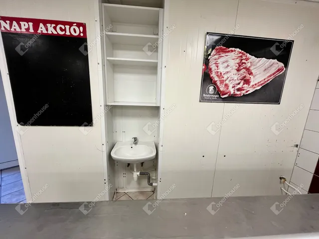 Kiadó kereskedelmi és ipari ingatlan Miskolc, Belváros 66 nm