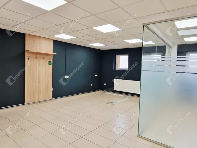 Kiadó kereskedelmi és ipari ingatlan Miskolc, Zsolcai kapu 114 nm