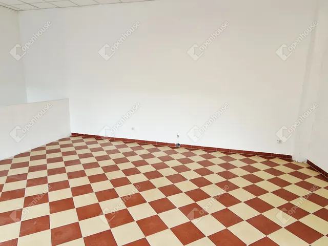 Kiadó kereskedelmi és ipari ingatlan Miskolc, Zsolcai kapu 126 nm