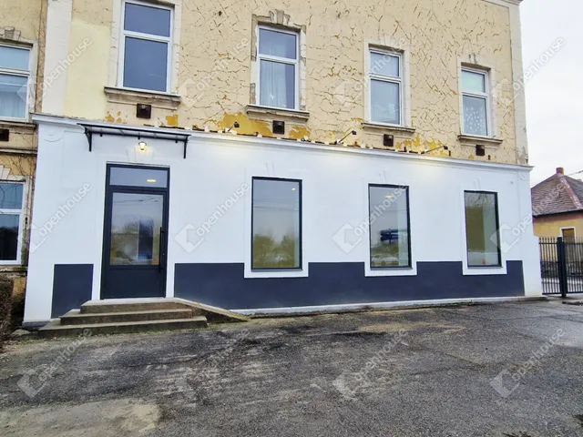 Eladó kereskedelmi és ipari ingatlan Miskolc, Selyemrét 236 nm