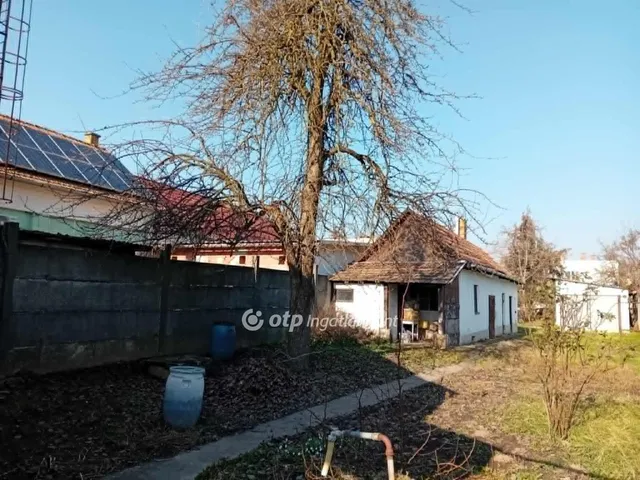 Eladó ház Biharkeresztes, központban posta környéke 95 nm