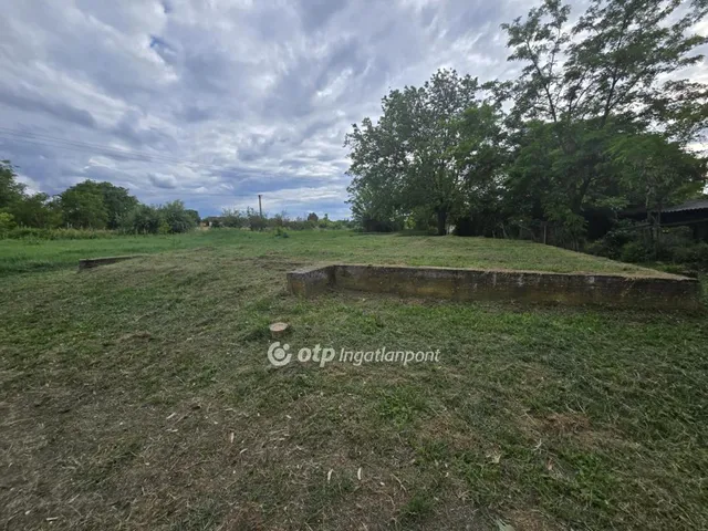 Eladó telek Kaba 80 nm