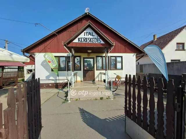 Eladó kereskedelmi és ipari ingatlan Nádudvar 200 nm
